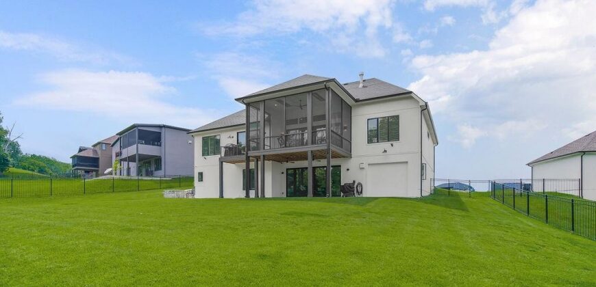 2270 Scenic View Drive, Riverside, MO 64150