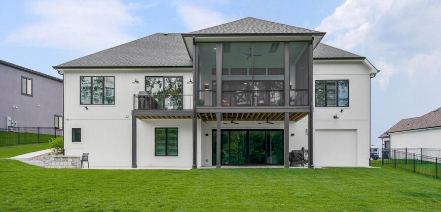 2270 Scenic View Drive, Riverside, MO 64150