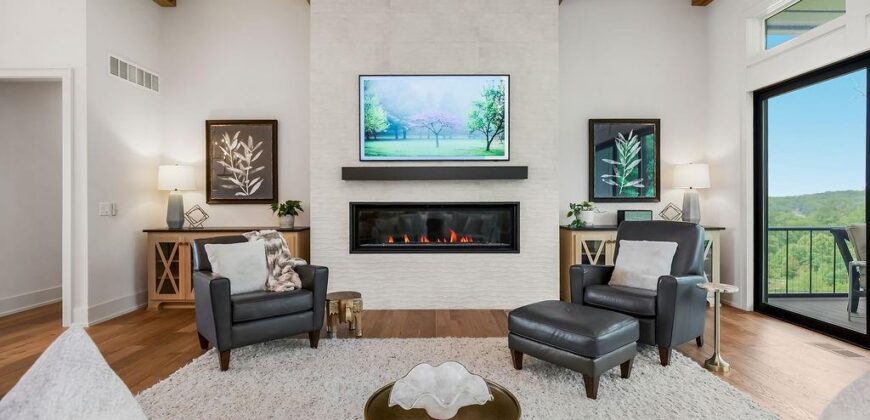 2270 Scenic View Drive, Riverside, MO 64150