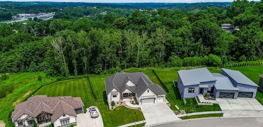 2270 Scenic View Drive, Riverside, MO 64150