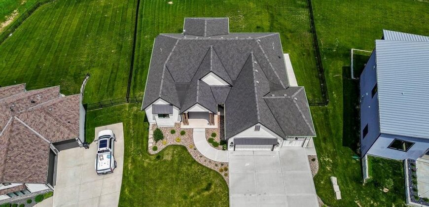 2270 Scenic View Drive, Riverside, MO 64150