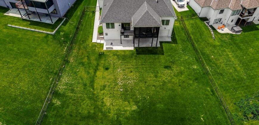 2270 Scenic View Drive, Riverside, MO 64150