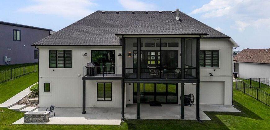 2270 Scenic View Drive, Riverside, MO 64150