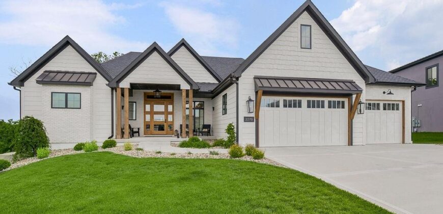 2270 Scenic View Drive, Riverside, MO 64150