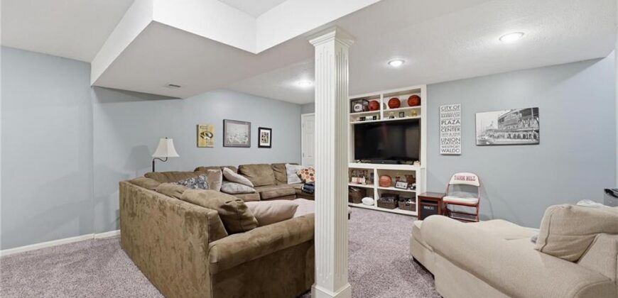 9611 N Ditzler Court, Kansas City, MO 64157