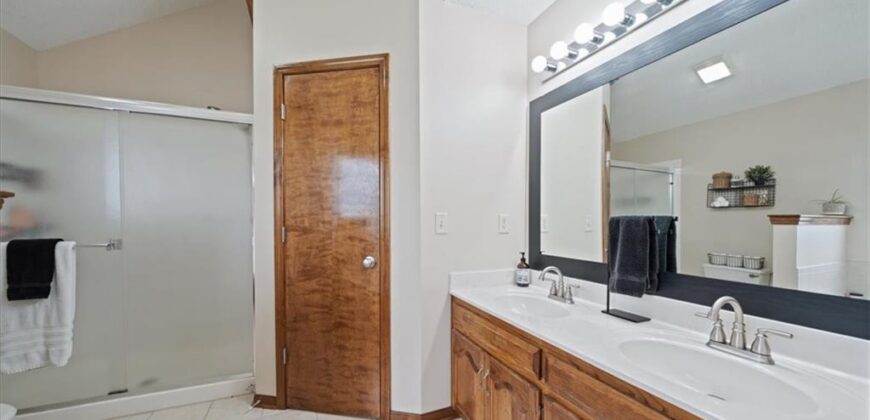 9400 N Campbell Court, Kansas City, MO 64155