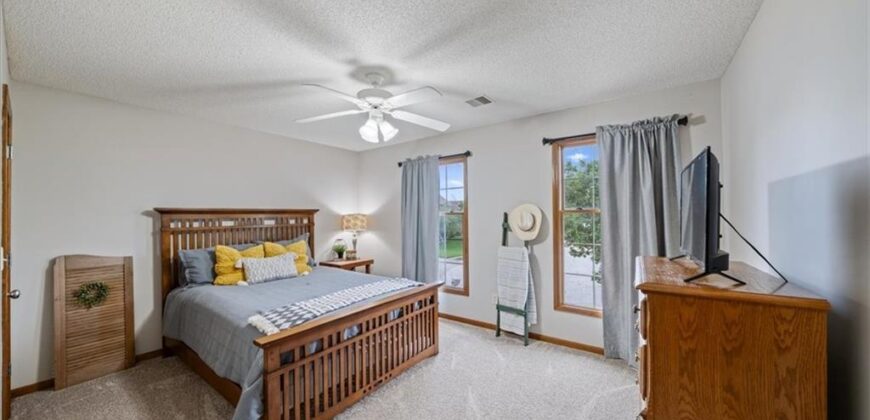 9400 N Campbell Court, Kansas City, MO 64155