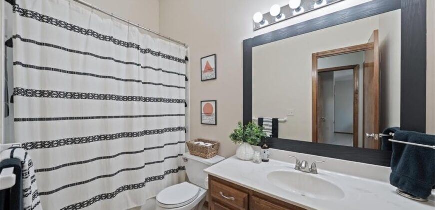 9400 N Campbell Court, Kansas City, MO 64155