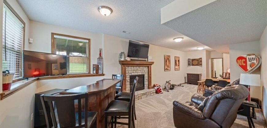 9400 N Campbell Court, Kansas City, MO 64155