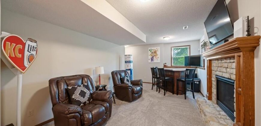 9400 N Campbell Court, Kansas City, MO 64155