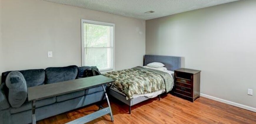 5225 NW 82nd Terrace, Kansas City, MO 64151