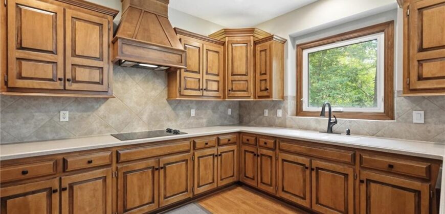 14345 NW 65th Place, Parkville, MO 64152