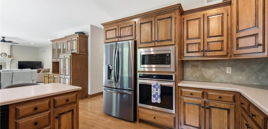 14345 NW 65th Place, Parkville, MO 64152