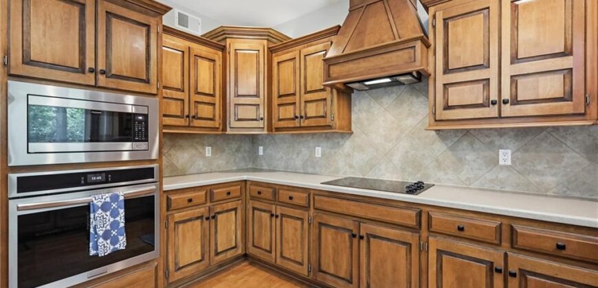 14345 NW 65th Place, Parkville, MO 64152