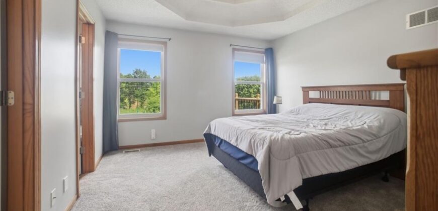 11131 N Lewis Avenue, Kansas City, MO 64157