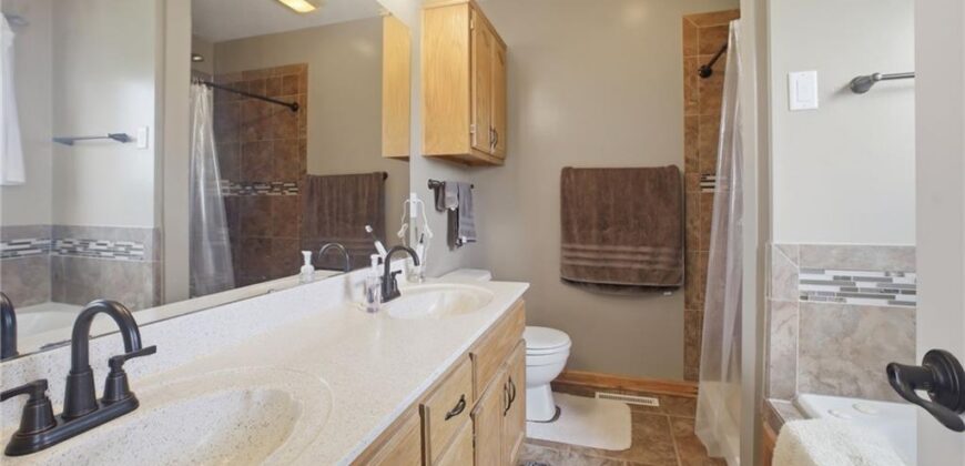 11131 N Lewis Avenue, Kansas City, MO 64157