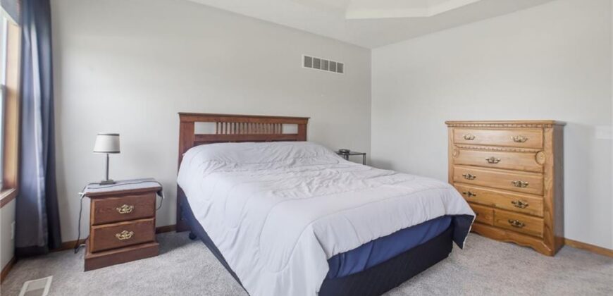 11131 N Lewis Avenue, Kansas City, MO 64157