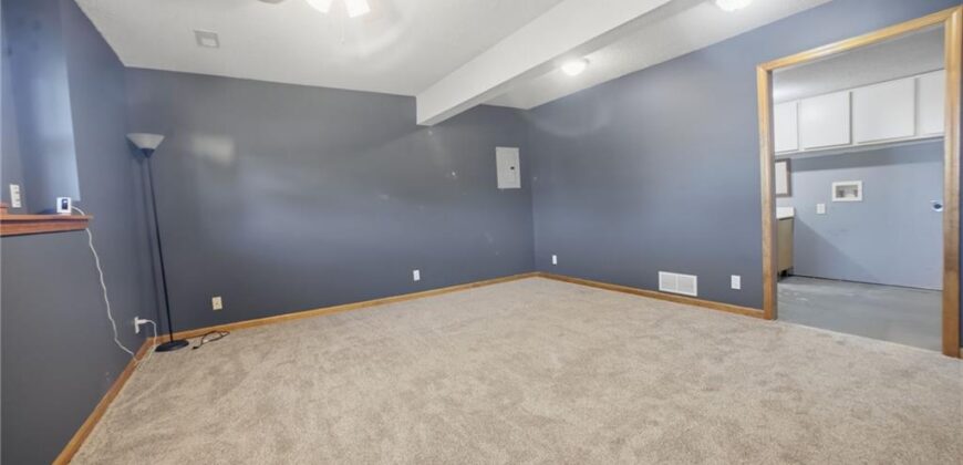 11131 N Lewis Avenue, Kansas City, MO 64157