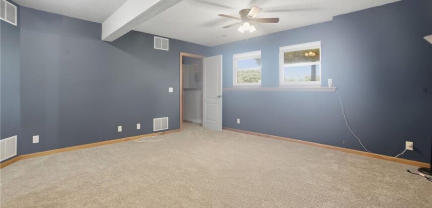 11131 N Lewis Avenue, Kansas City, MO 64157