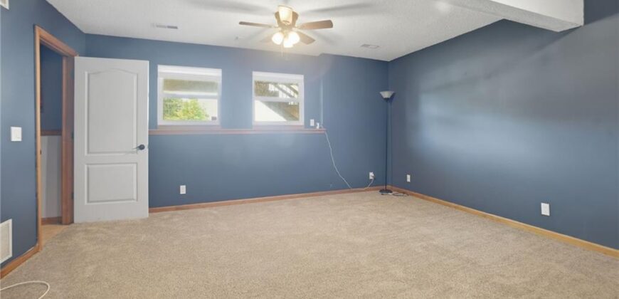 11131 N Lewis Avenue, Kansas City, MO 64157