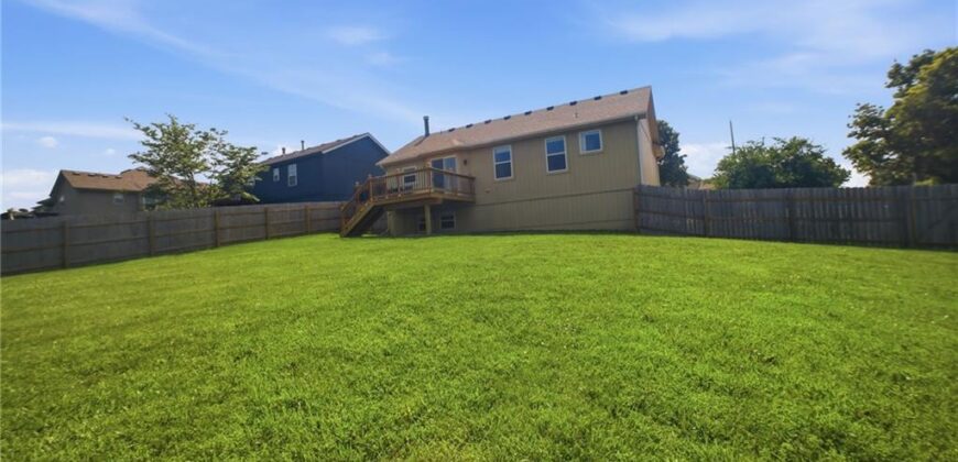 11131 N Lewis Avenue, Kansas City, MO 64157