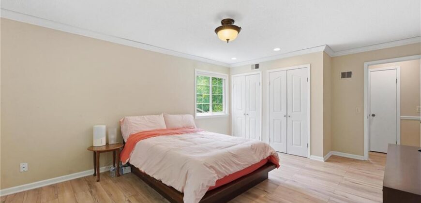 5528 NW Verlin Drive, Kansas City, MO 64152
