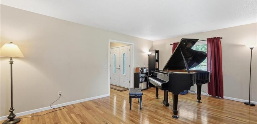 5528 NW Verlin Drive, Kansas City, MO 64152
