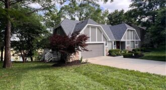 8201 N Oregon Drive, Kansas City, MO 64151