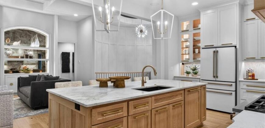 8612 Westridge Court, Parkville, MO 64152