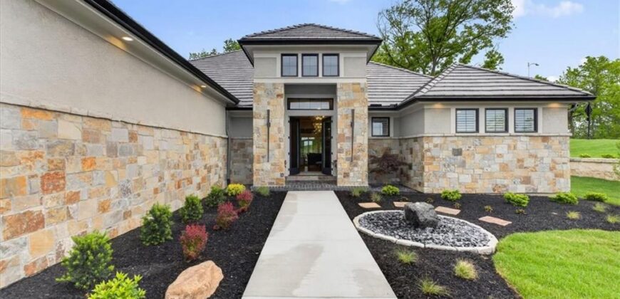 8612 Westridge Court, Parkville, MO 64152
