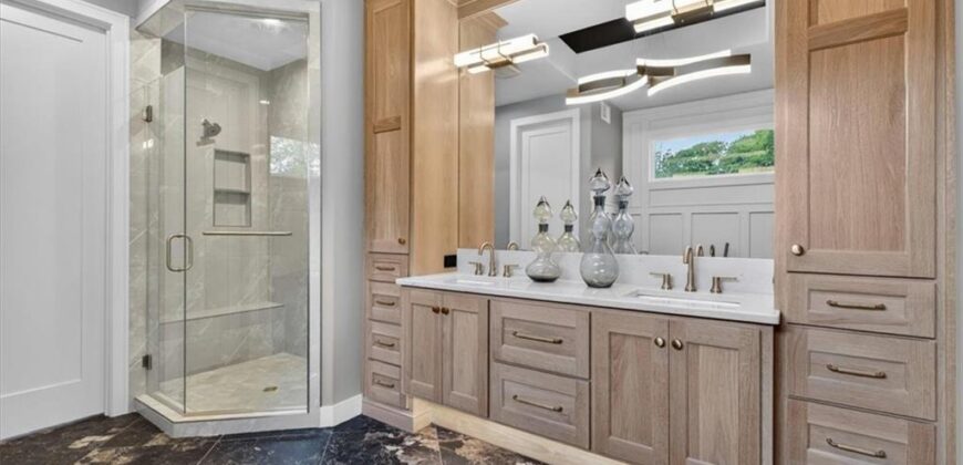 8612 Westridge Court, Parkville, MO 64152