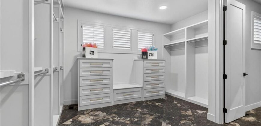 8612 Westridge Court, Parkville, MO 64152