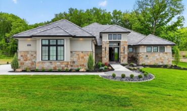 8612 Westridge Court, Parkville, MO 64152