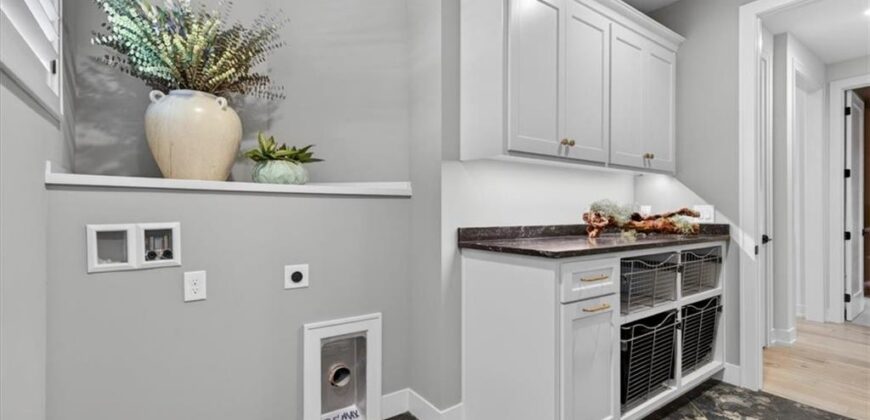 8612 Westridge Court, Parkville, MO 64152