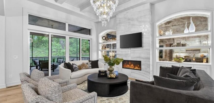 8612 Westridge Court, Parkville, MO 64152