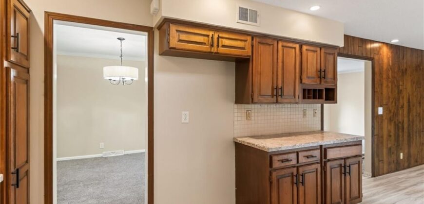 6512 NW Quail Run Drive, Kansas City, MO 64152