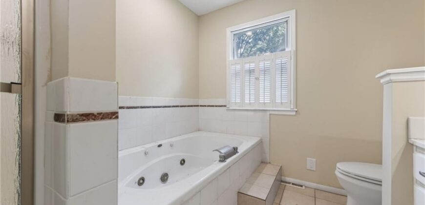 6512 NW Quail Run Drive, Kansas City, MO 64152