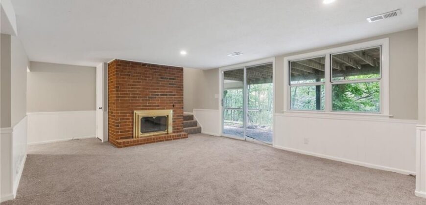 6512 NW Quail Run Drive, Kansas City, MO 64152