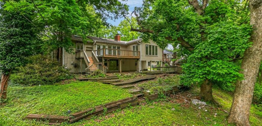 6512 NW Quail Run Drive, Kansas City, MO 64152