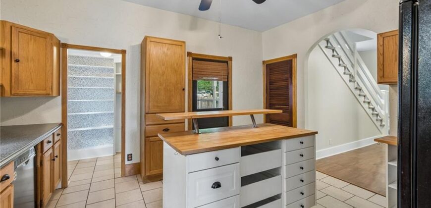 400 West Street, Parkville, MO 64152