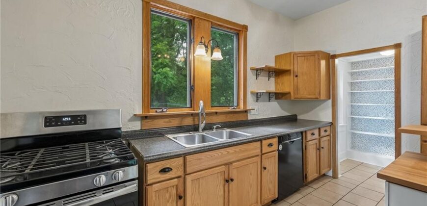 400 West Street, Parkville, MO 64152