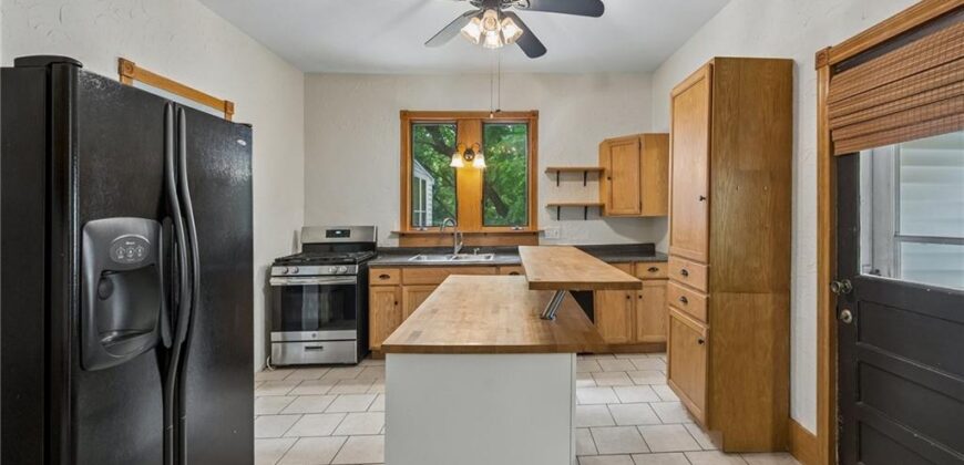 400 West Street, Parkville, MO 64152