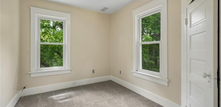 400 West Street, Parkville, MO 64152