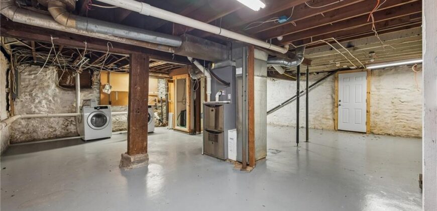 400 West Street, Parkville, MO 64152