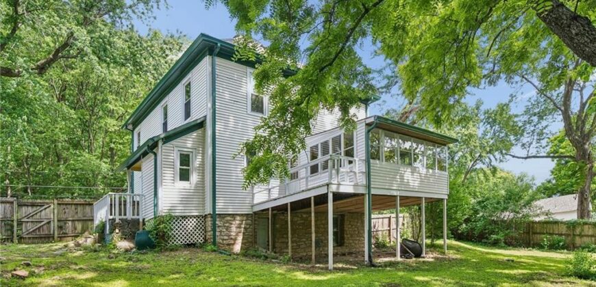 400 West Street, Parkville, MO 64152