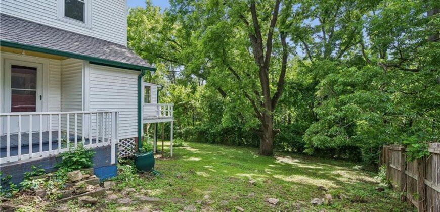 400 West Street, Parkville, MO 64152