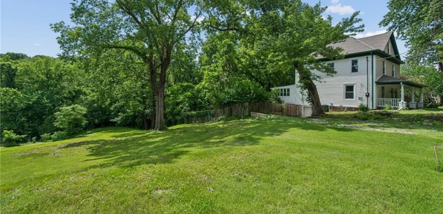 400 West Street, Parkville, MO 64152