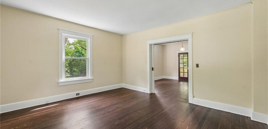 400 West Street, Parkville, MO 64152