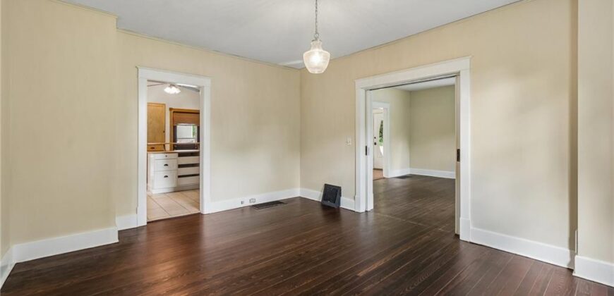 400 West Street, Parkville, MO 64152