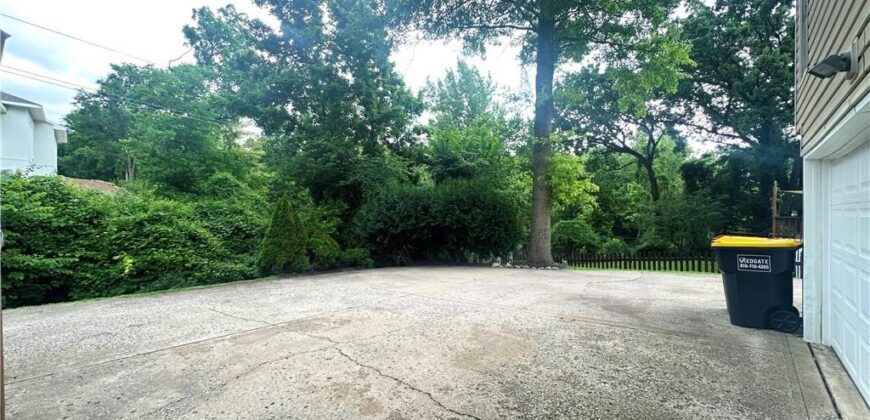 5523 NW Seminole Drive, Kansas City, MO 64152